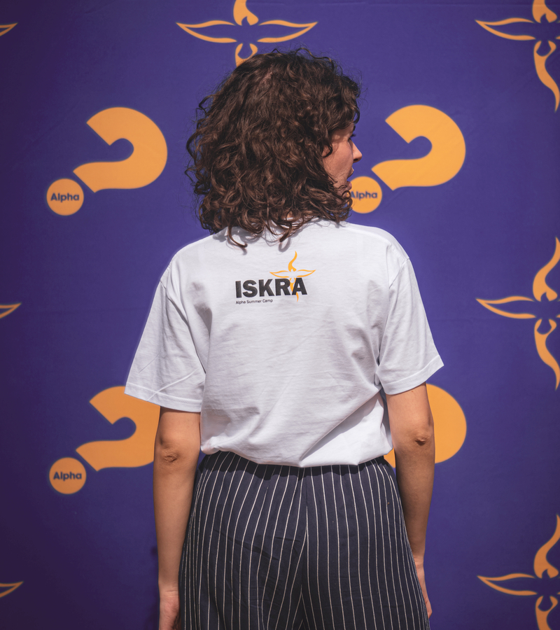 Koszulka z logo ISKRA i Alpha - biała - obrazek 2