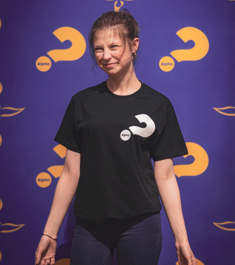 Koszulka z logo ISKRA i Alpha - czarna